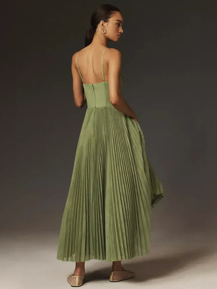 Claire – Robe plissée en tulle avec drapé asymétrique